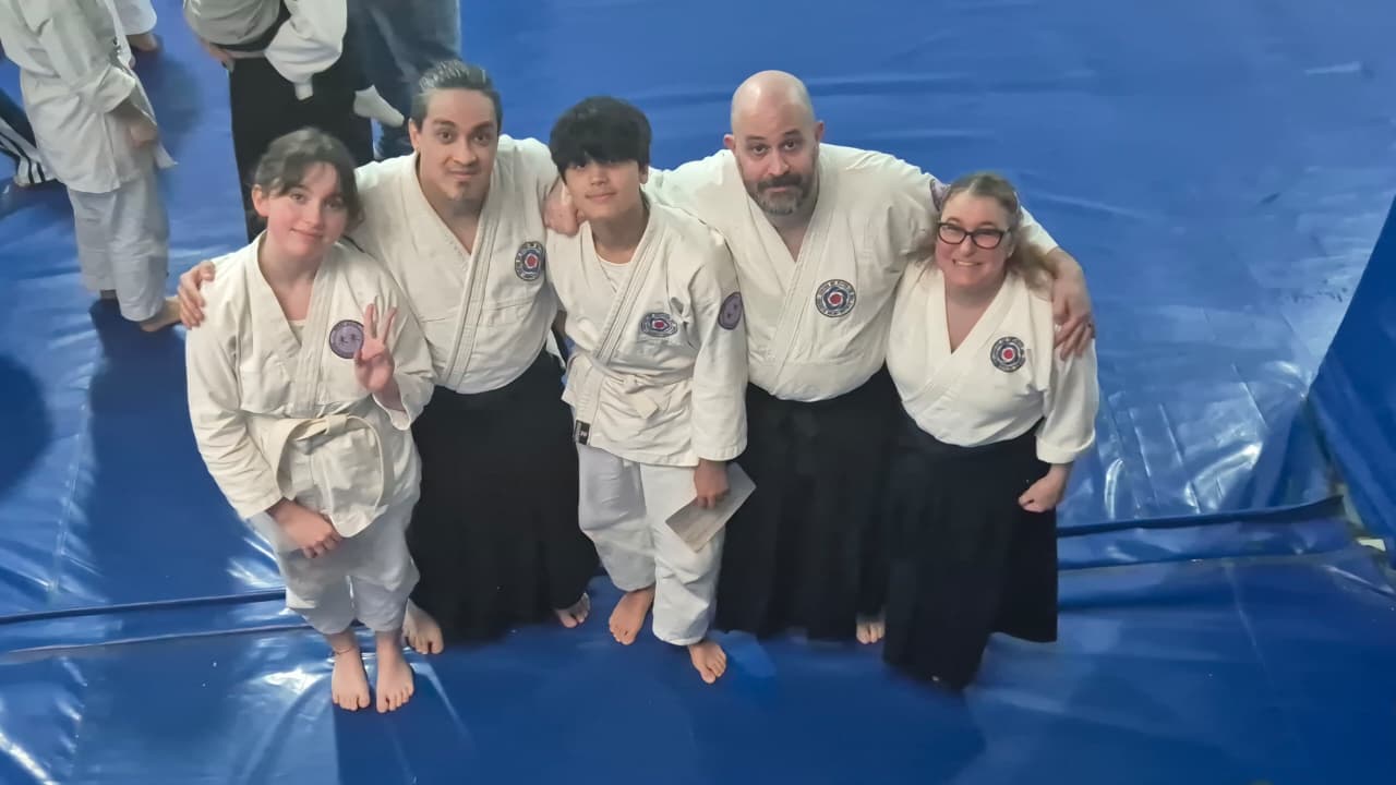 Grupo de alumnos de Mirai Dojo con el instructor